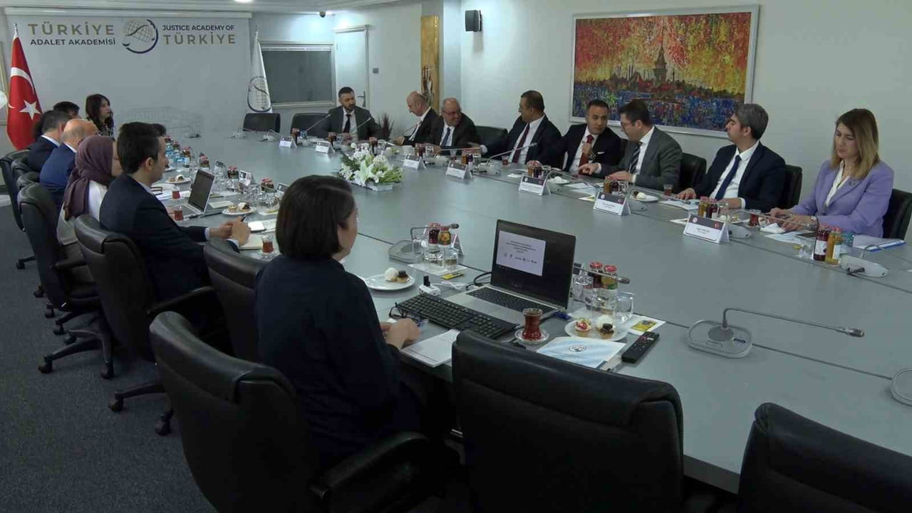 TÜRKİYE ADALET AKADEMİSİ TARAFINDAN AKILLI EĞİTİM TEKNOLOJİLERİ İLE ADALETE ERİŞİMİN...