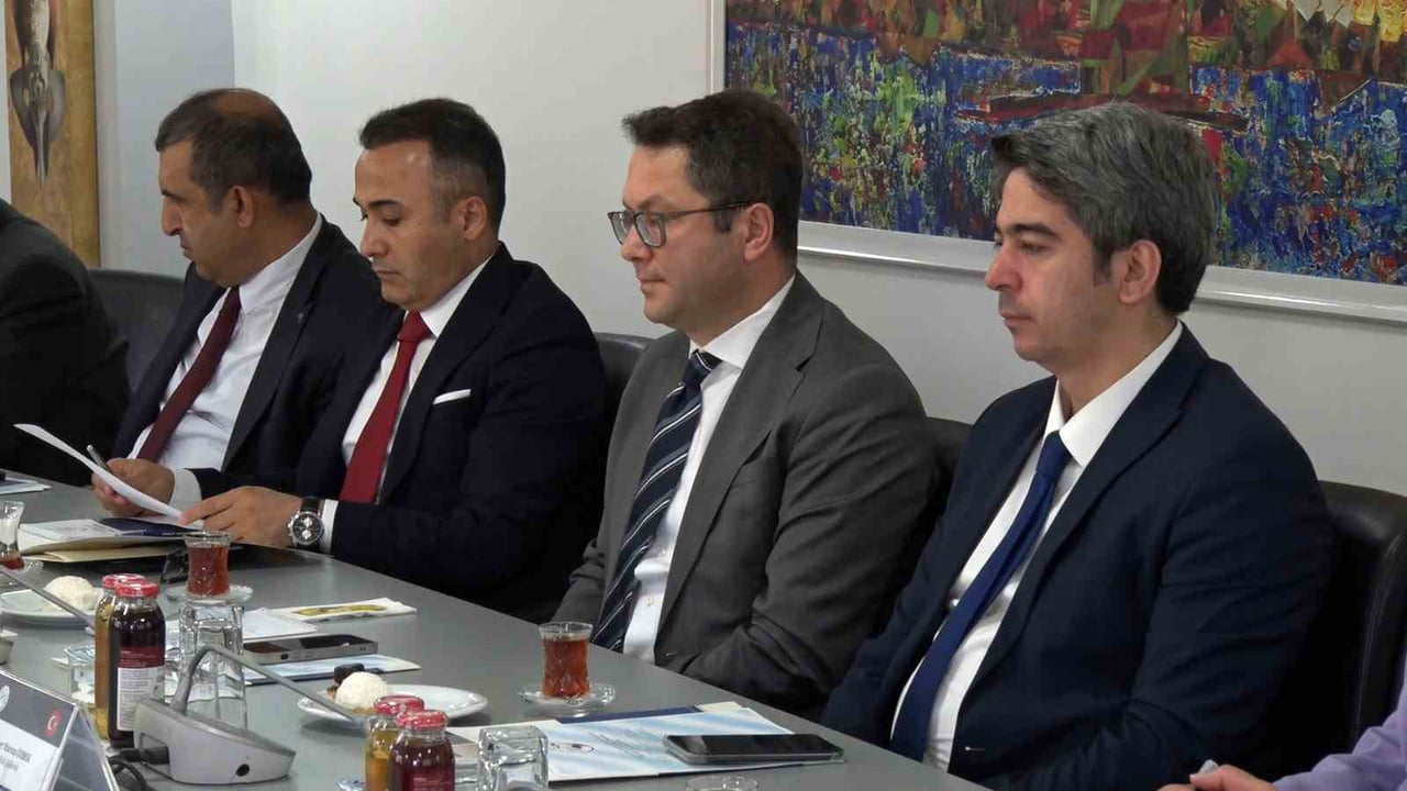 TÜRKİYE ADALET AKADEMİSİ TARAFINDAN AKILLI EĞİTİM TEKNOLOJİLERİ İLE ADALETE ERİŞİMİN...
