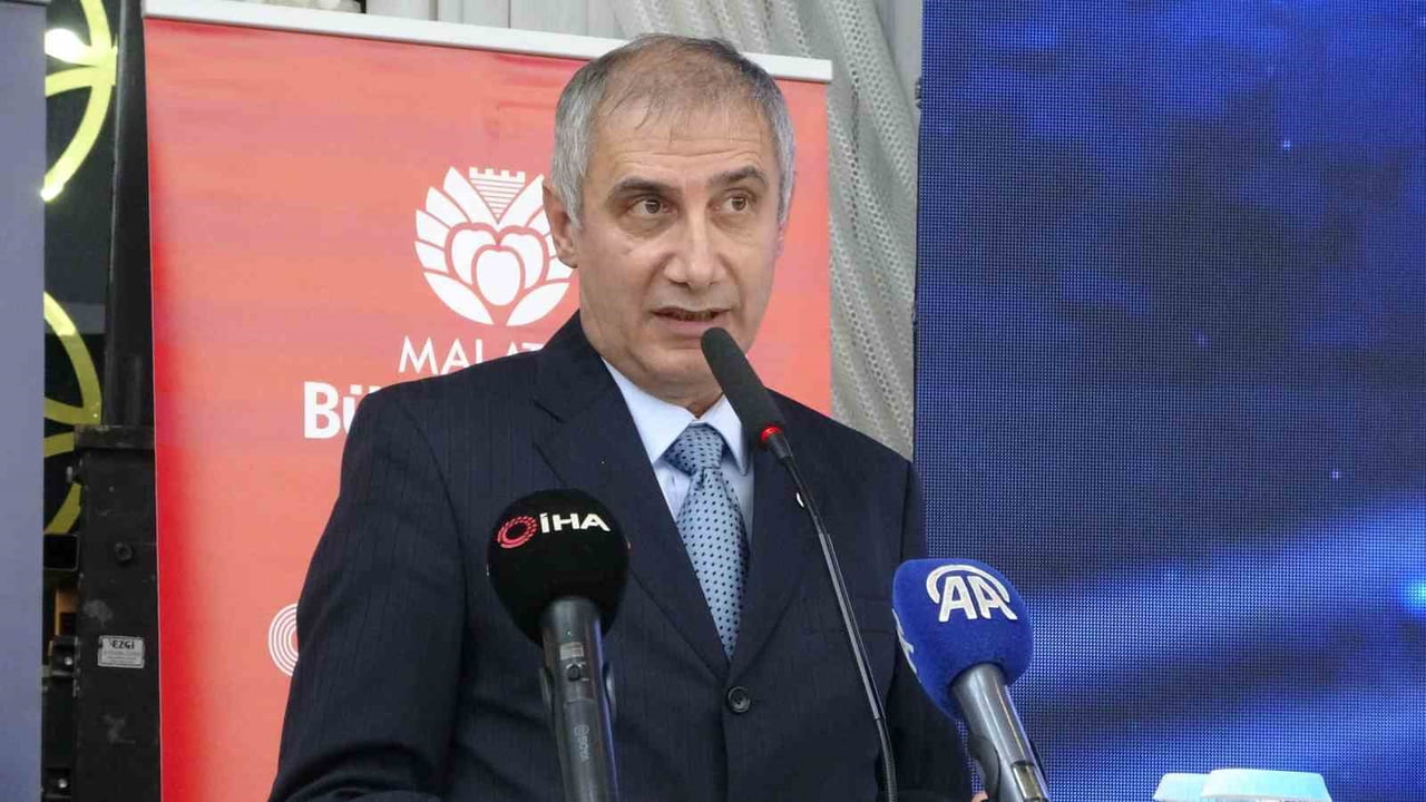 TÜRKİYE ATLETİZM FEDERASYONU BAŞKANI DR. AHMET KARADAĞ