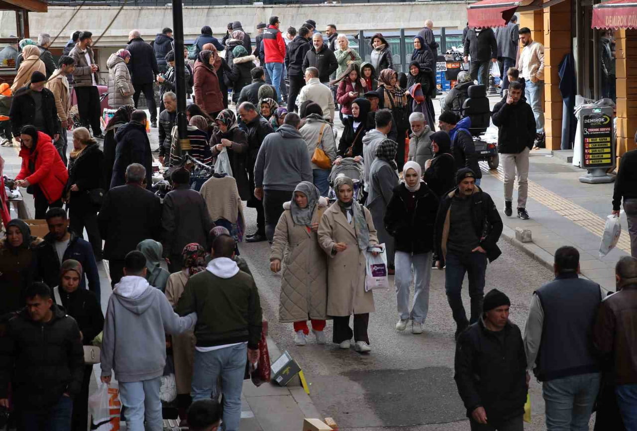 TÜRKİYE İSTATİSTİK KURUMU (TÜİK) "İSTATİSTİKLERLE GENÇLİK 2025" ARAŞTIRMASININ SONUÇLARINI...