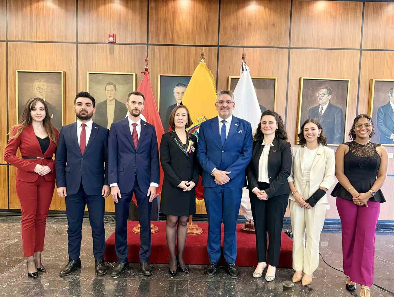 TÜRKİYE’NİN EKVADOR BÜYÜKELÇİSİ YALÇIN’A ONUR NİŞANI