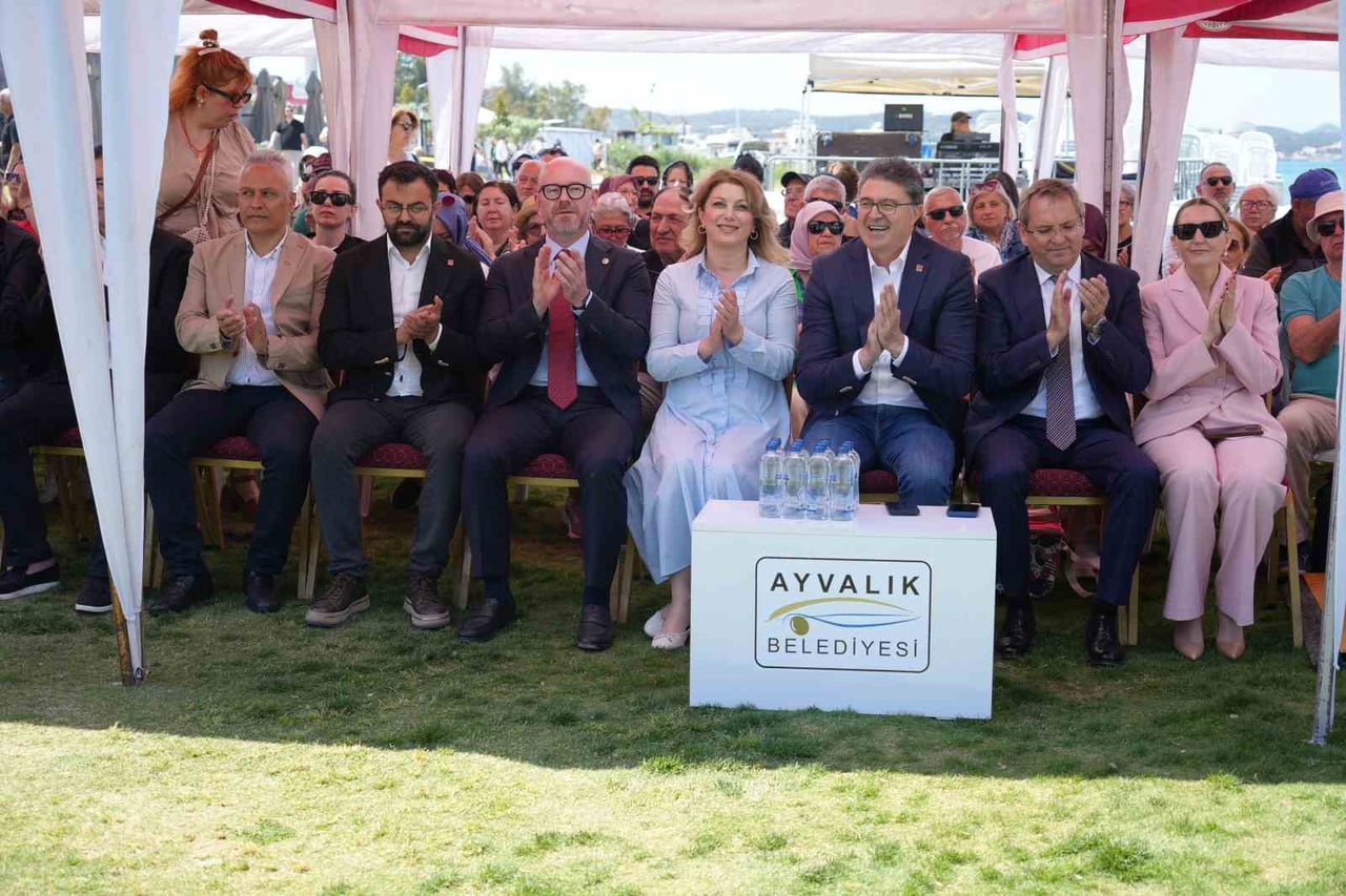 TÜRKİYE’NİN EN ÖNEMLİ LEZZET DURAKLARINDAN BİRİ OLAN AYVALIK’TA BU YIL 2. KEZ DÜZENLENEN...