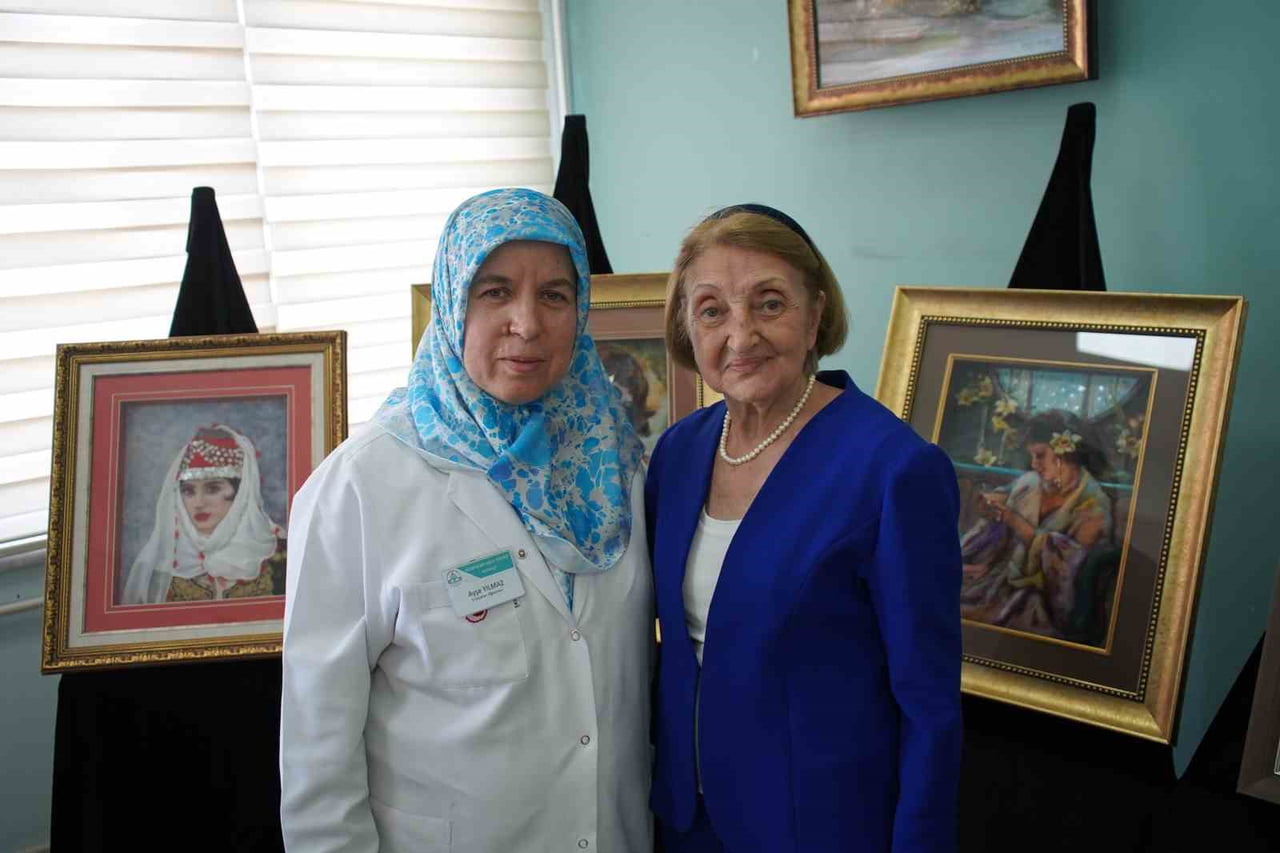 TÜRKİYE’NİN FARKLI KENTLERİNDE UZUN YILLAR ALMANCA ÖĞRETMENLİĞİ YAPTIKTAN SONRA EMEKLİ OLAN 84...