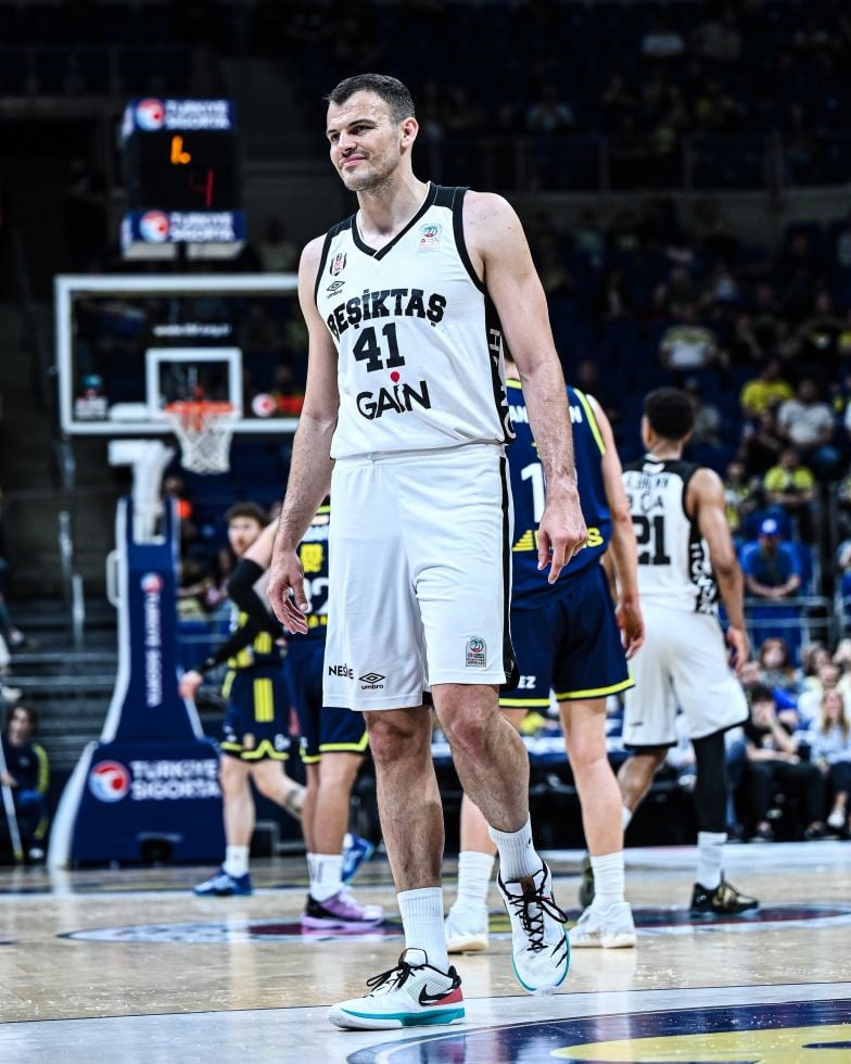 TÜRKİYE SİGORTA BASKETBOL SÜPER LİGİ 29. HAFTA ERTELEME MAÇINDA FENERBAHÇE, SAHASINDA BEŞİKTAŞ'A...