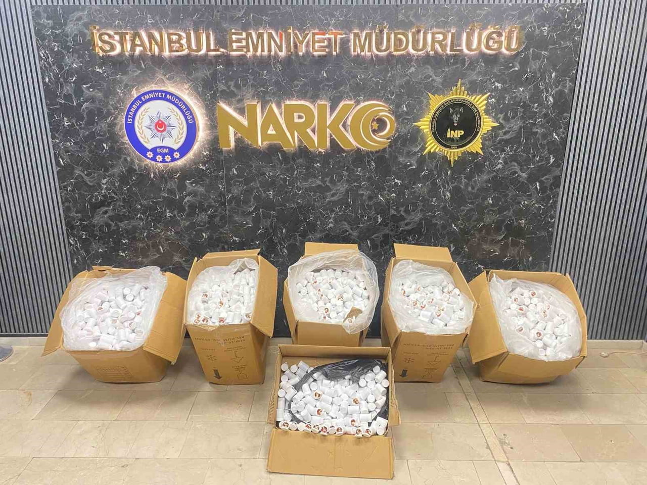 TUZLA'DA 2 İKAMET VE 1 ARACA YÖNELİK DÜZENLENEN UYUŞTURUCU OPERASYONUNDA TOPLAM 150 BİN ADET...