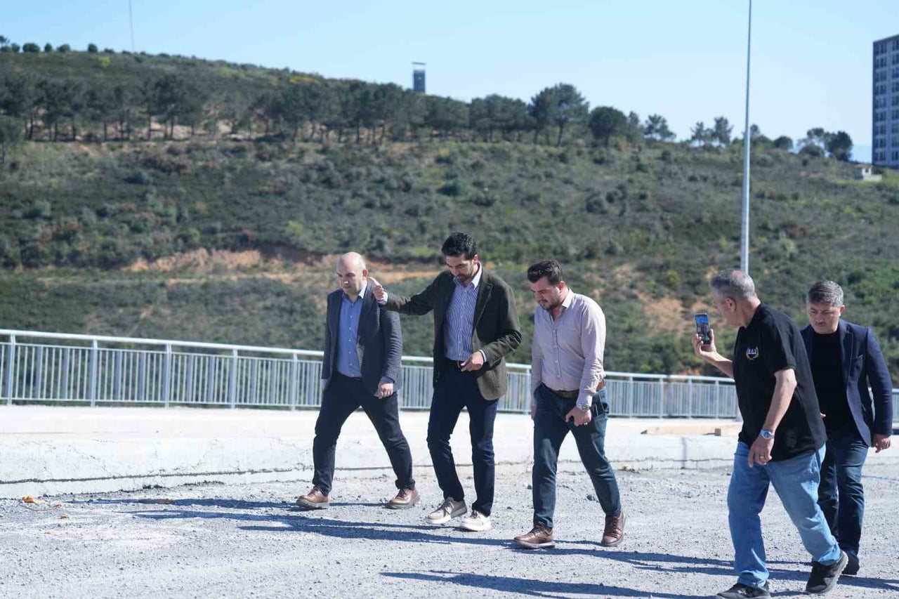 TUZLA BELEDİYE BAŞKANI AV. EREN ALİ BİNGÖL, İLÇEDE 10 YILDIR ÇÖZÜLEMEYEN MENZİL SOKAK’TAKİ...
