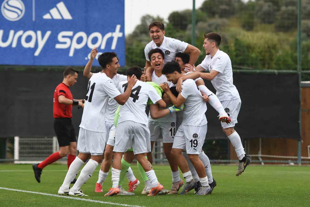 U19 GELİŞİM LİGİ’NDE TÜRKİYE ŞAMPİYONU OLARAK BÜYÜK BİR BAŞARIYA İMZA ATAN MANİSA FUTBOL KULÜBÜ...