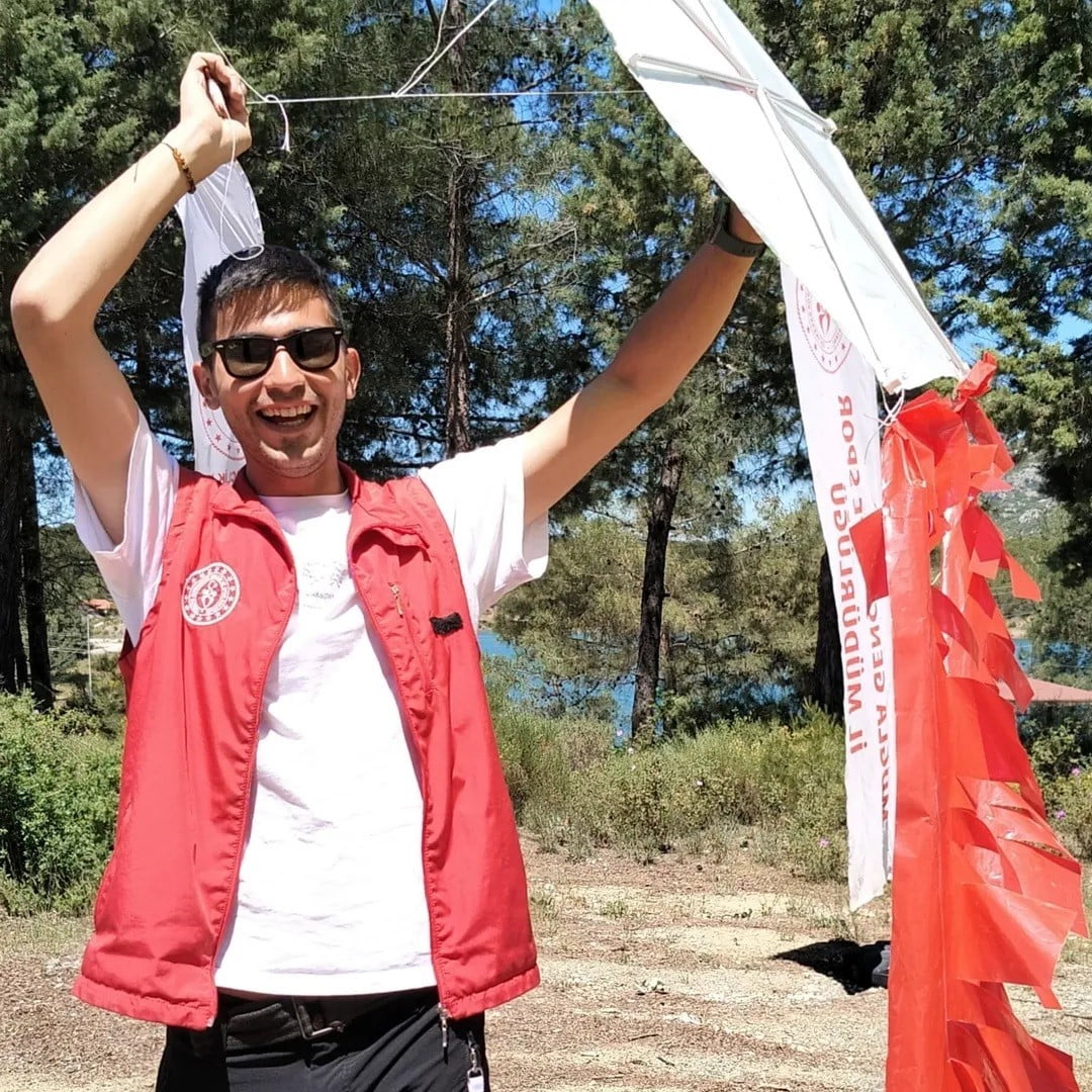 ULA GÖLETİ’NDE GENÇLİK HAFTASI’NDA GÖKYÜZÜ UÇURTMALARLA RENKLENDİ