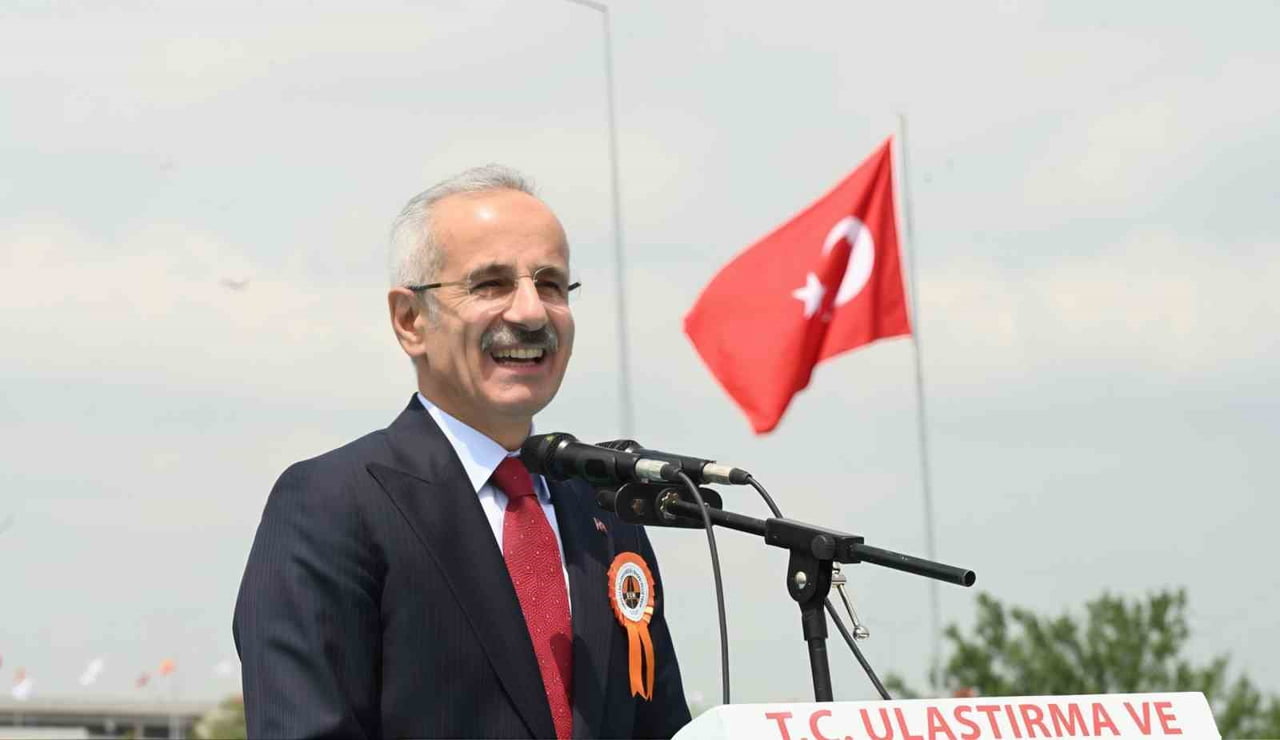 ULAŞTIRMA VE ALTYAPI BAKANI ABDULKADİR URALOĞLU