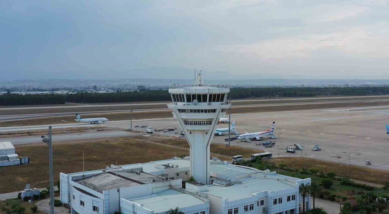 ULAŞTIRMA VE ALTYAPI BAKANI ABDULKADİR URALOĞLU, ANTALYA HAVALİMANI'NIN HAVA TRAFİK KONTROL...