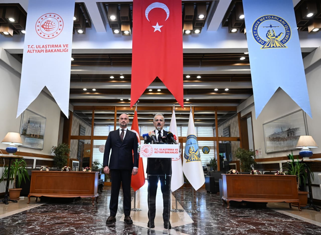 ULAŞTIRMA VE ALTYAPI BAKANI ABDULKADİR URALOĞLU, DEVLET HAVA MEYDANLARI İŞLETMESİ BAŞMÜDÜRLER...