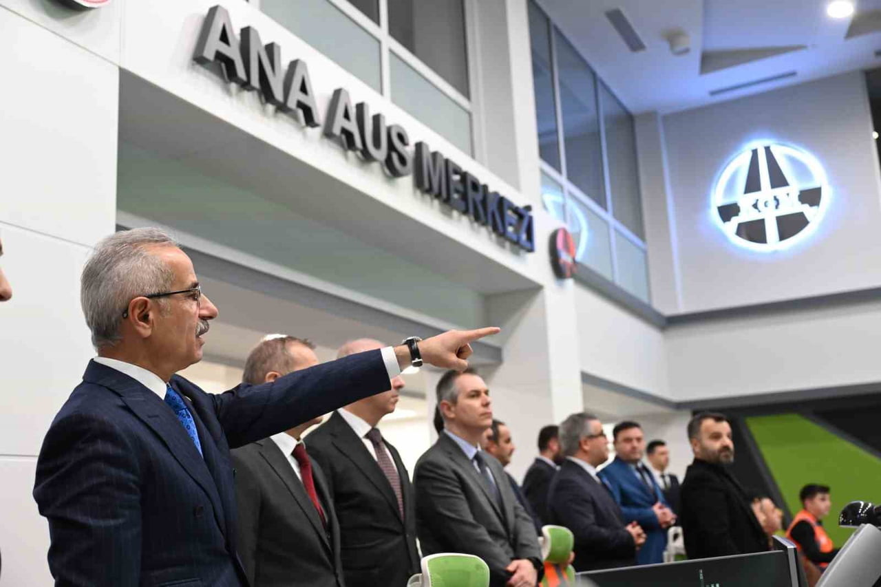 ULAŞTIRMA VE ALTYAPI BAKANI ABDULKADİR URALOĞLU, "KARAYOLU AĞIMIZIN KRİTİK NOKTALARINDAKİ SENSÖR...