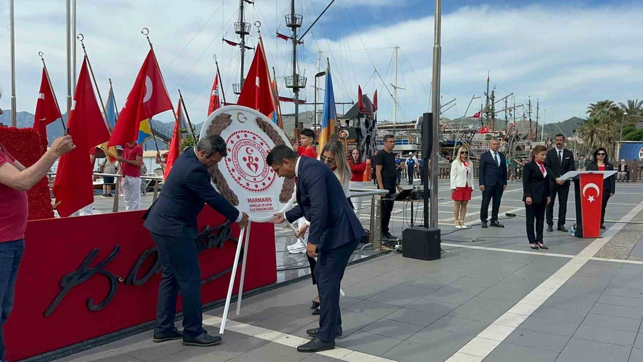 ULU ÖNDER MUSTAFA KEMAL ATATÜRK’ÜN BAĞIMSIZLIK MEŞALESİNİ GENÇLİĞE EMANET ETTİĞİ 19 MAYIS 1919’UN...