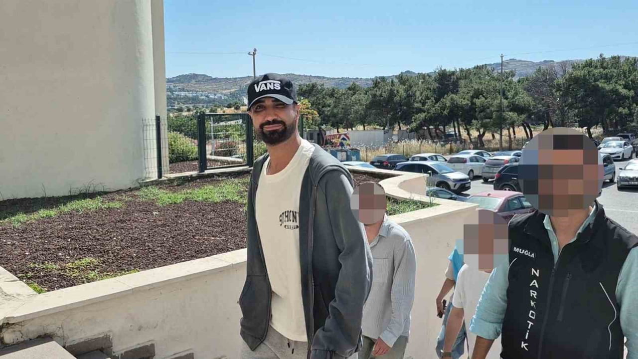 ÜNLÜ İSİMLERE YÖNELİK UYUŞTURUCU SORUŞTURMASINDA HAKKINDA GÖZALTI VERİLEN ŞARKICI TAN TAŞÇI, POLİS...