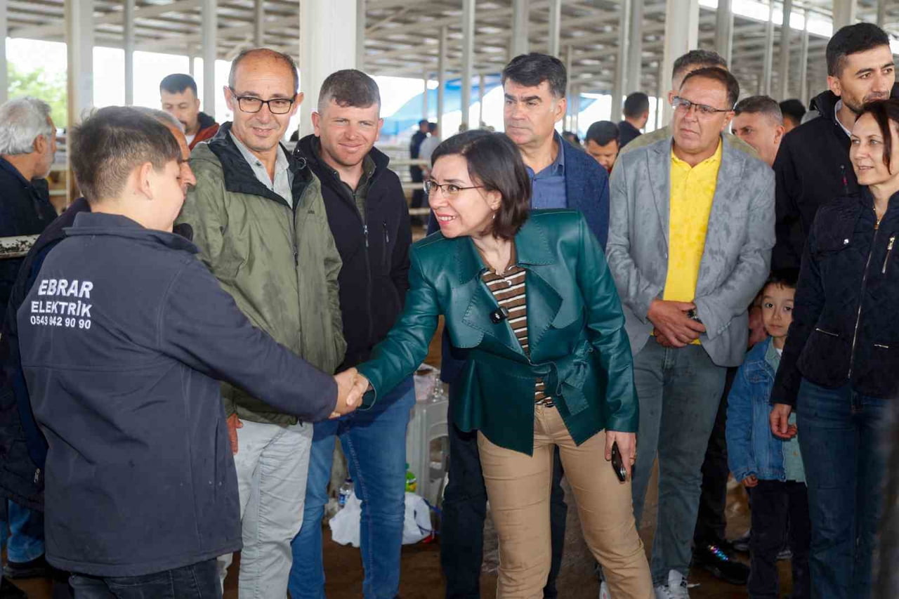 UŞAK BELEDİYE BAŞKAN VEKİLİ HATİCE TEREKECİ ÖZKAN, BELEDİYE BAŞKAN YARDIMCILARI VE BELEDİYE MECLİS...