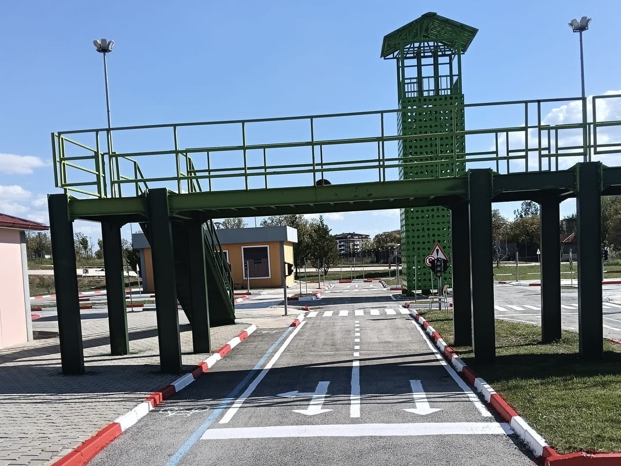 UŞAK BELEDİYESİ TARAFINDAN ÇOCUKLARIN TRAFİK KURALLARINI EĞLENEREK ÖĞRENEBİLDİĞİ UŞAK ÇOCUK TRAFİK...