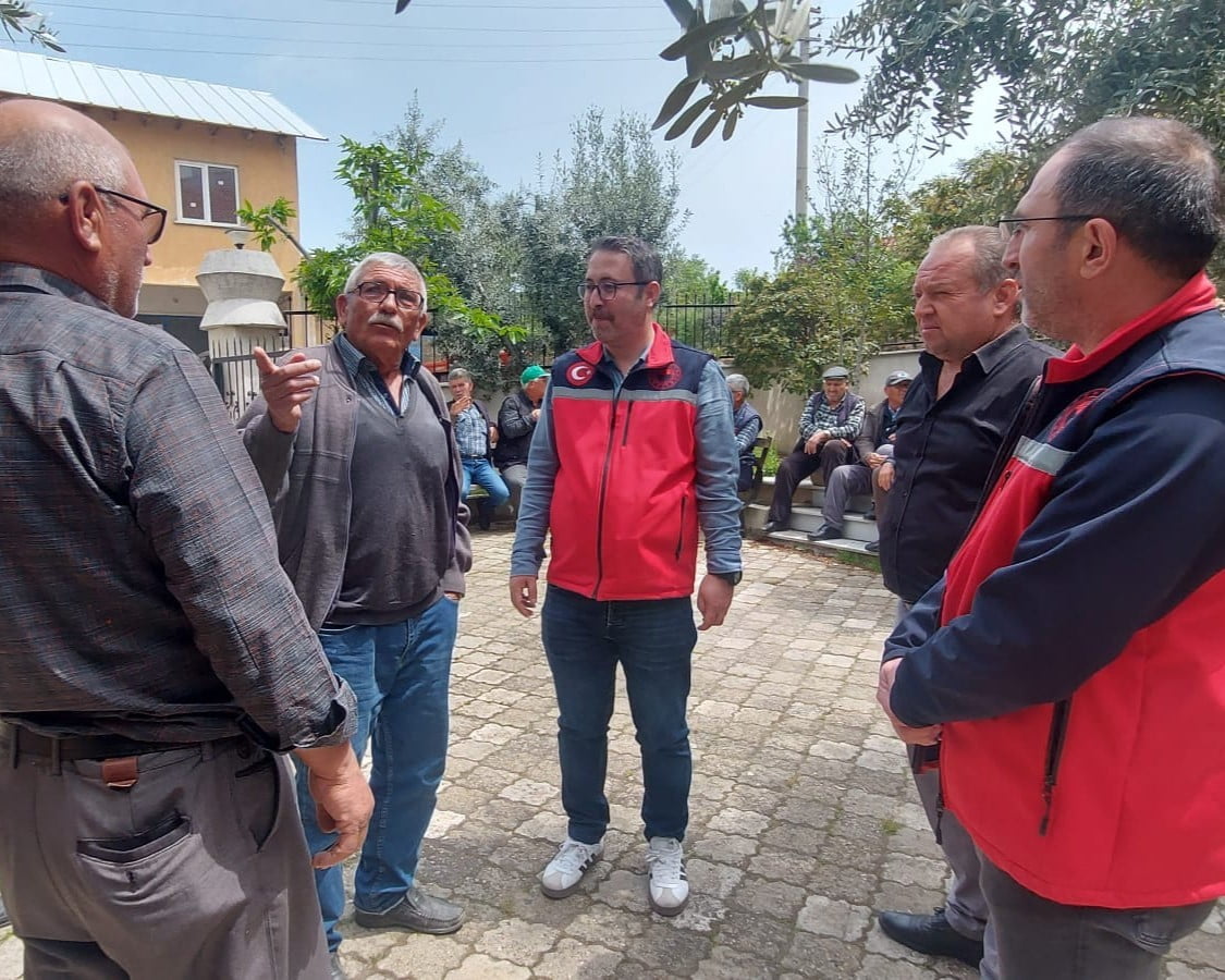 UŞAK İL TARIM VE ORMAN MÜDÜRLÜĞÜ EKİPLERİ, KÖY ZİYARETLERİ KAPSAMINDA ÜRETİCİLERLE BİR ARAYA...