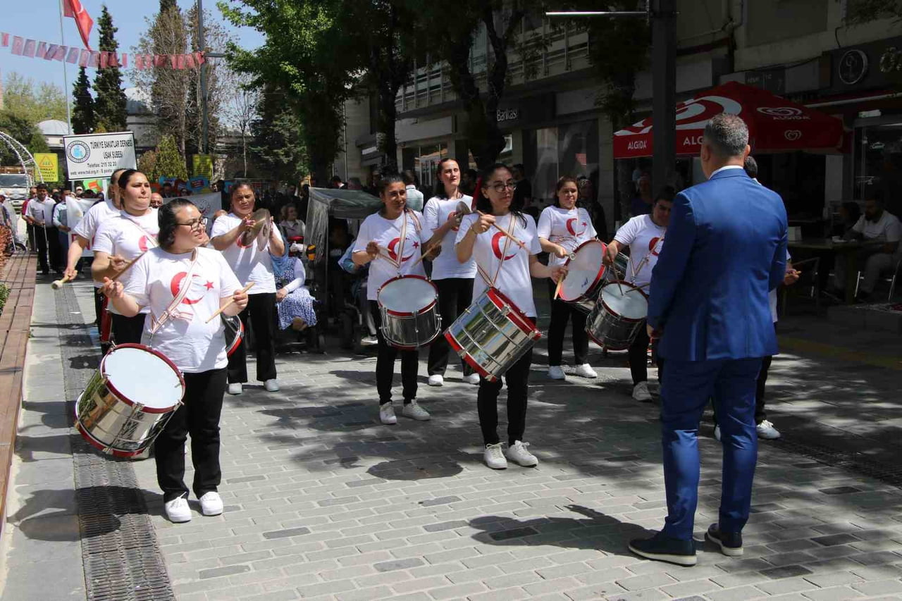 UŞAK’TA 10-16 MAYIS DÜNYA ENGELLİLER HAFTASI NEDENİYLE FARKINDALIK YÜRÜYÜŞÜ...