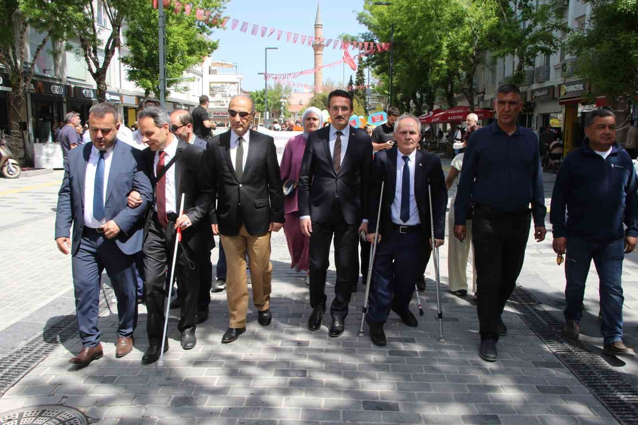 UŞAK’TA 10-16 MAYIS DÜNYA ENGELLİLER HAFTASI NEDENİYLE FARKINDALIK YÜRÜYÜŞÜ...