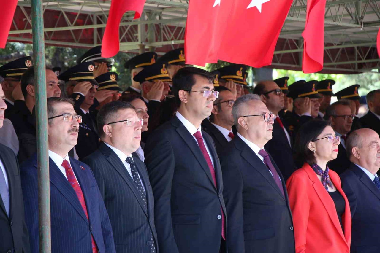 UŞAK’TA 19 MAYIS ATATÜRK’Ü ANMA, GENÇLİK VE SPOR BAYRAMI, DÜZENLENEN TÖREN VE GÖSTERİLERLE BÜYÜK...