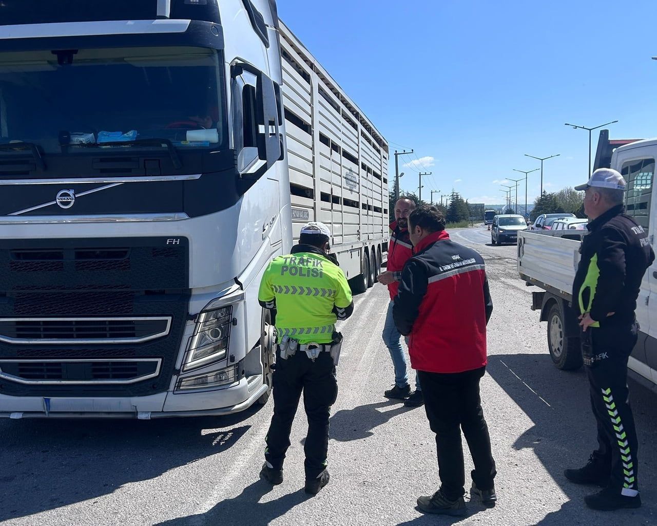 UŞAK’TA HAYVAN SAĞLIĞININ KORUNMASI, BULAŞICI HAYVAN HASTALIKLARININ ÖNLENMESİ VE HALK SAĞLIĞININ...