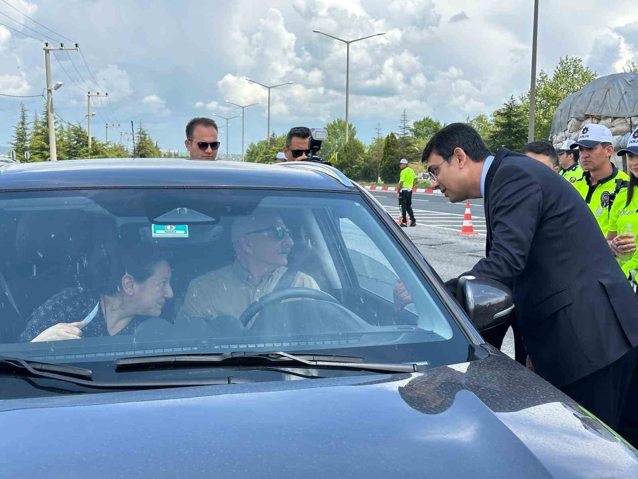 UŞAK VALİSİ SERDAR KARTAL, ANKARA-UŞAK KARA YOLUNDA BULUNAN ŞEHİT ABDULLAH BIYIK UYGULAMA...