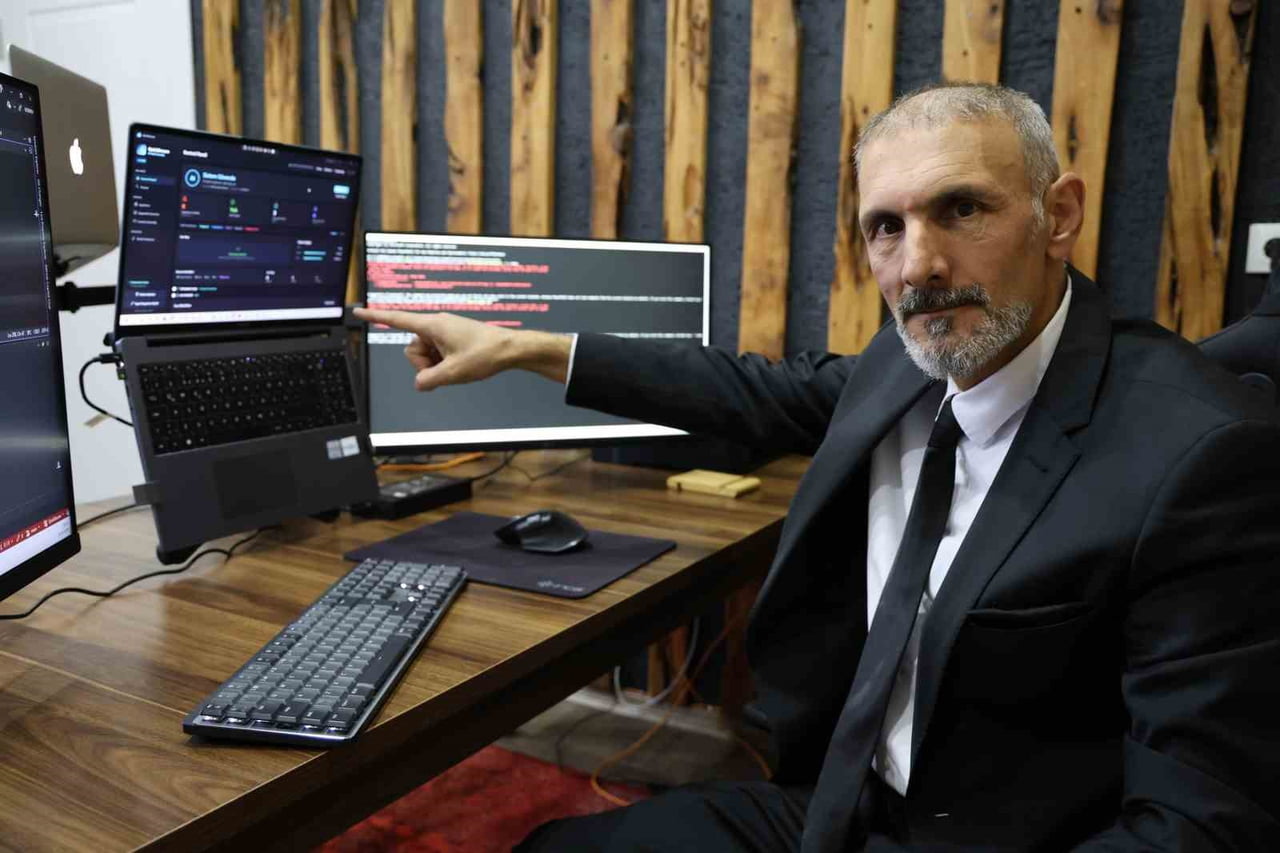 UYGULAMA HAZIRLANIRKEN SAVAŞ SENARYOLARINDA ESİNLENDİKLERİNİ İFADE EDEN HAMİT YILDIRIM...