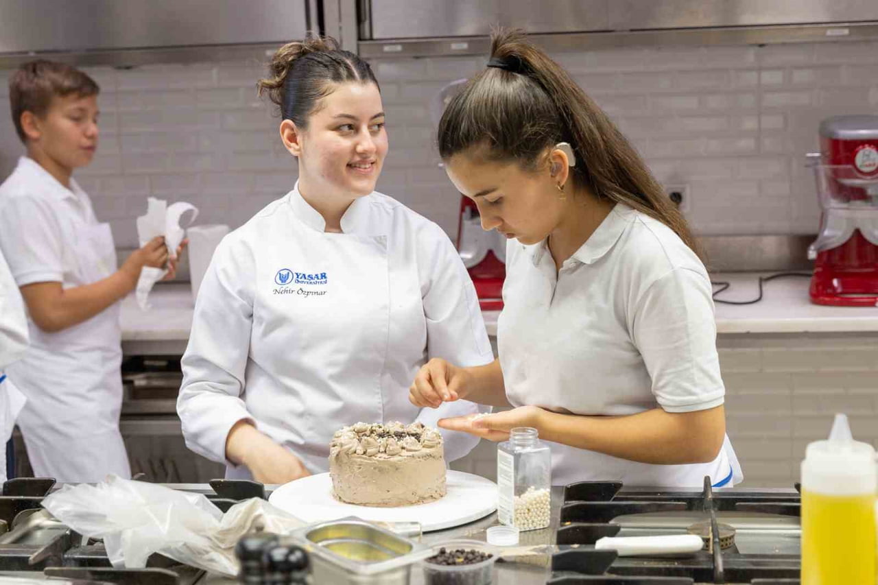 UYGULAMALI BİLİMLER YÜKSEKOKULU GASTRONOMİ VE MUTFAK SANATLARI BÖLÜMÜ ÖĞRENCİLERİ İLE İŞİTME...