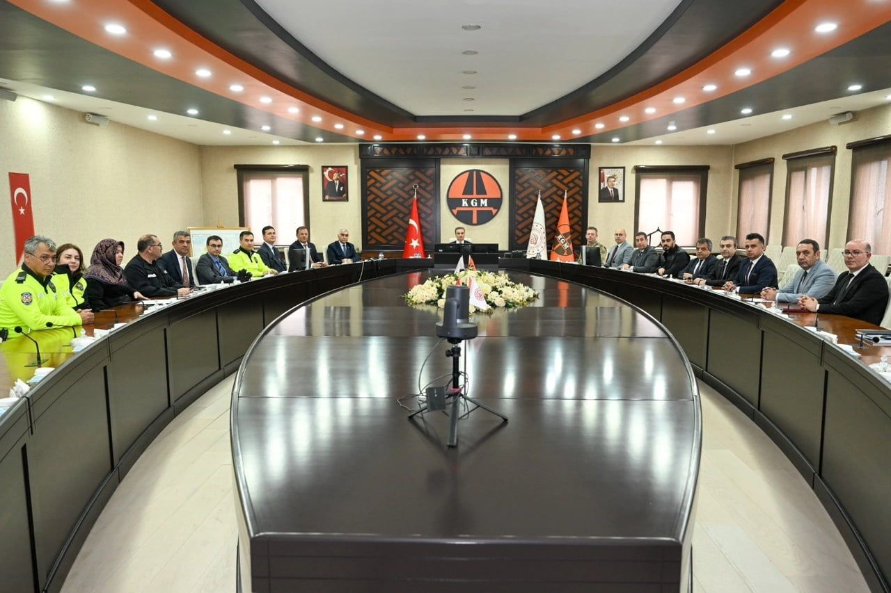 VALİ AYDIN BARUŞ BAŞKANLIĞINDA, 2024-2027 KARAYOLU TRAFİK GÜVENLİĞİ STRATEJİSİ İL YÜRÜTME KURULU...