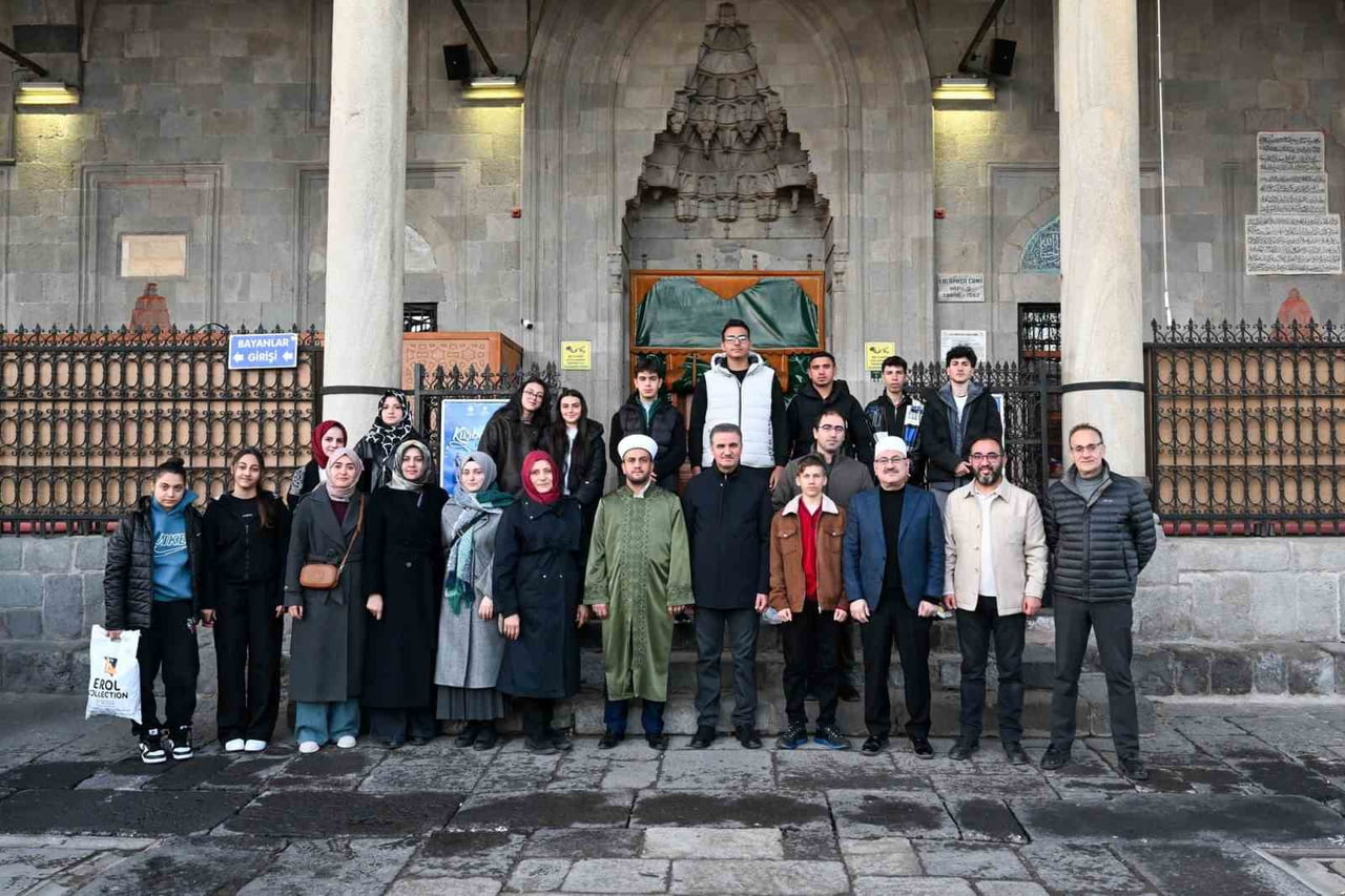 VALİ AYDIN BARUŞ, İL MÜFTÜSÜ YAŞAR ÇAPCI İLE BİRLİKTE ÇEDES PROJESİ KAPSAMINDA DÜZENLENEN "5...