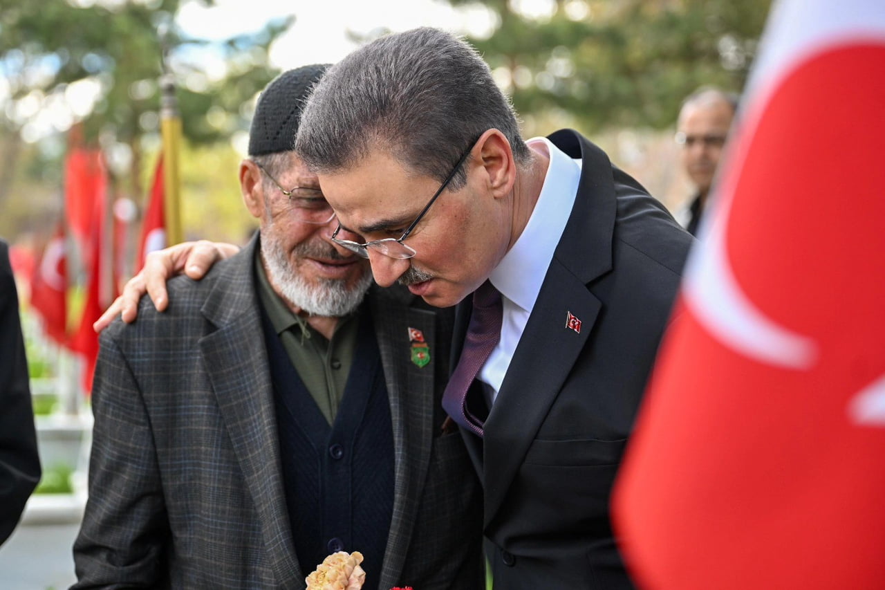 VALİ AYDIN BARUŞ VE PROTOKOL ÜYELERİ, ARAFE GÜNÜ DOLAYISIYLA KARSKAPI ŞEHİTLİĞİ İLE POLİS...