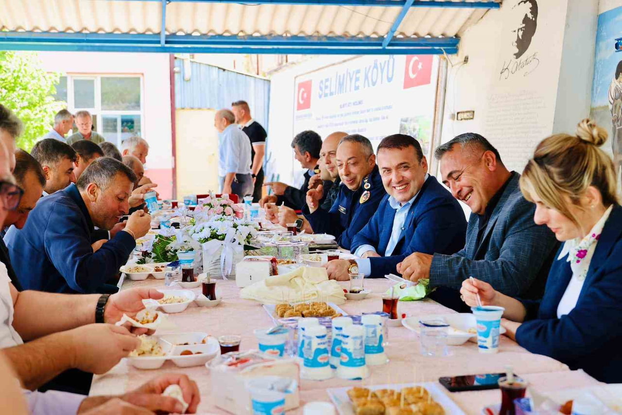 VALİ SÖZER HIDIRELLEZ ŞENLİKLERİNDE VATANDAŞLARLA BULUŞTU