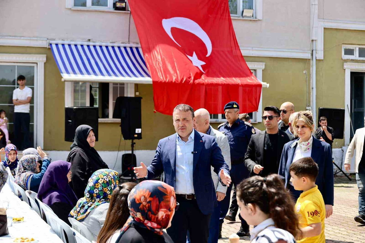 VALİ SÖZER HIDIRELLEZ ŞENLİKLERİNDE VATANDAŞLARLA BULUŞTU