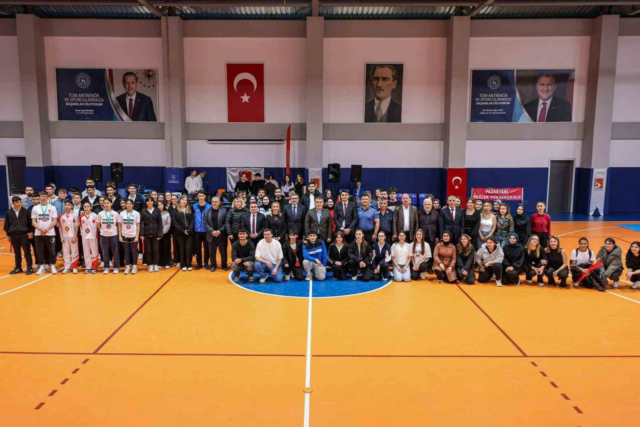 VALİ SÖZER PAZARYERİ’NDE BİR DİZİ PROGRAM GERÇEKLEŞTİRDİ