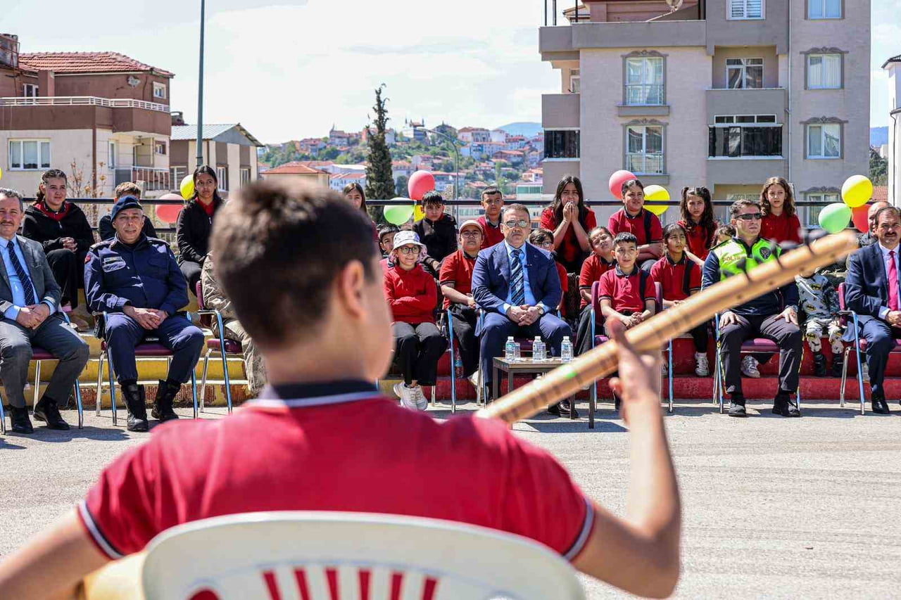 VALİ SÖZER, ‘TRAFİK VE İLKYARDIM HAFTASI' PROGRAMINA KATILDI