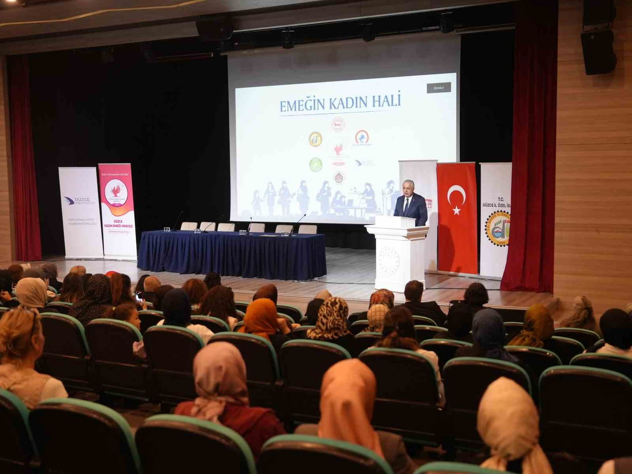 VALİ YARDIMCISI ŞEVKET CİNBİR KAMU KURUMLARI OLARAK KADINLARI VE EMEKLERİNİ DESTEKLEMEK İÇİN...