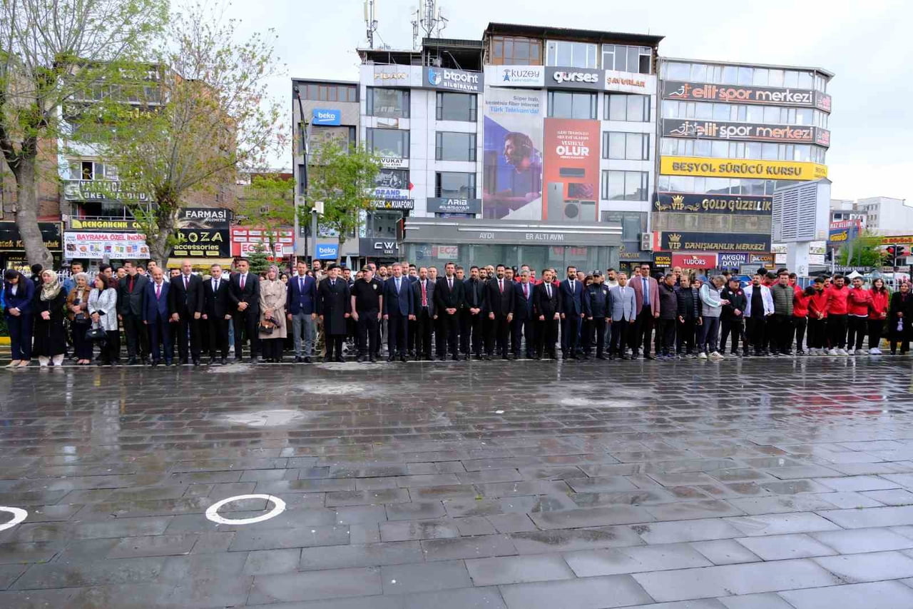 VAN'DA 19 MAYIS ATATÜRK'Ü ANMA, GENÇLİK VE SPOR BAYRAMI KUTLAMALARI, GENÇLİK VE SPOR İL MÜDÜRLÜĞÜ...