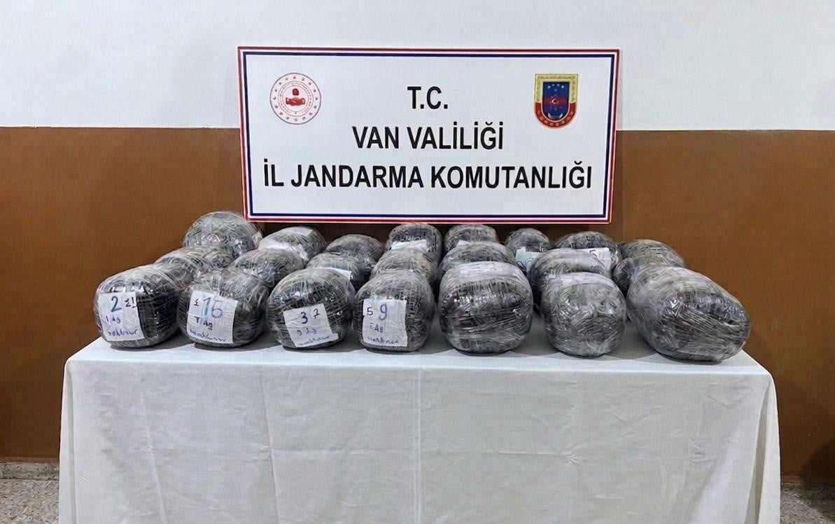 VAN’DA JANDARMA EKİPLERİNCE YÜRÜTÜLEN ÇALIŞMALAR SONUCUNDA 443 KİLO 159 GRAM UYUŞTURUCU MADDE İLE...