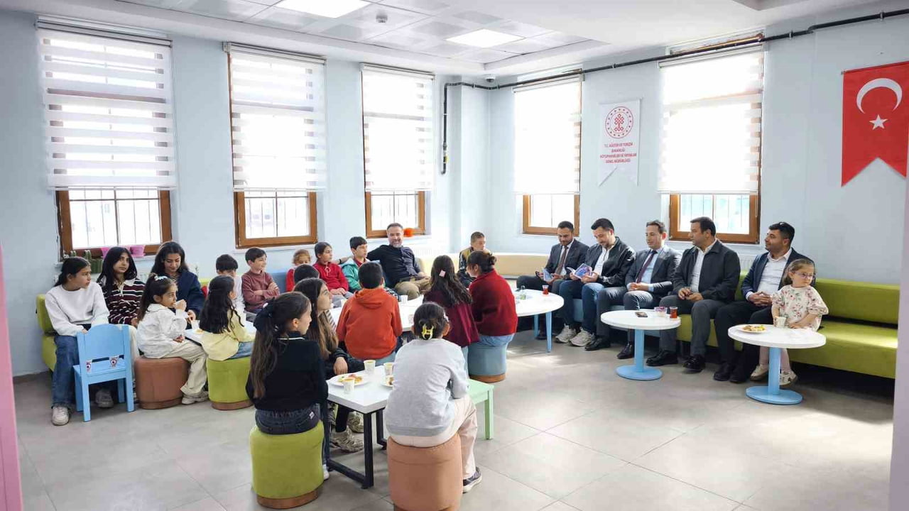 VAN’IN MURADİYE İLÇESİNDEKİ BEBEK VE ÇOCUK KÜTÜPHANESİ TARAFINDAN "HAYALLERİMİZ SAYFALARA SIĞDI"...