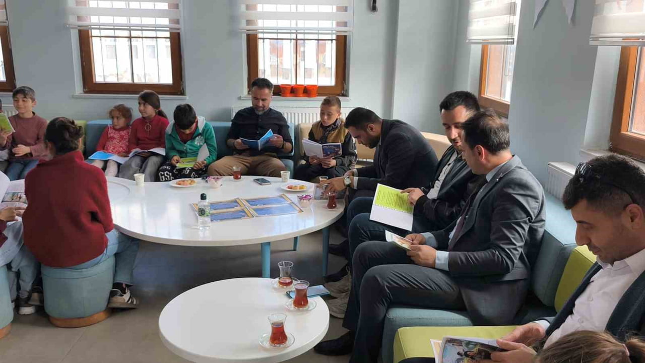 VAN’IN MURADİYE İLÇESİNDEKİ BEBEK VE ÇOCUK KÜTÜPHANESİ TARAFINDAN "HAYALLERİMİZ SAYFALARA SIĞDI"...