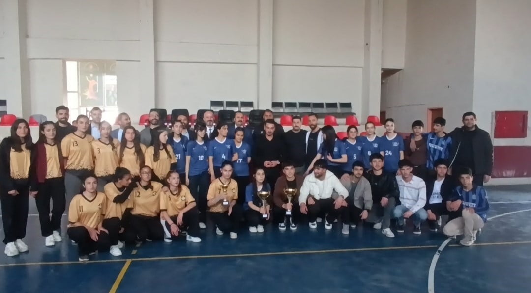 VAN’IN ÖZALP GENÇLİK VE SPOR MÜDÜRLÜĞÜ İLE MİLLİ EĞİTİM MÜDÜRLÜĞÜ TARAFINDAN DÜZENLENEN LİSELER...