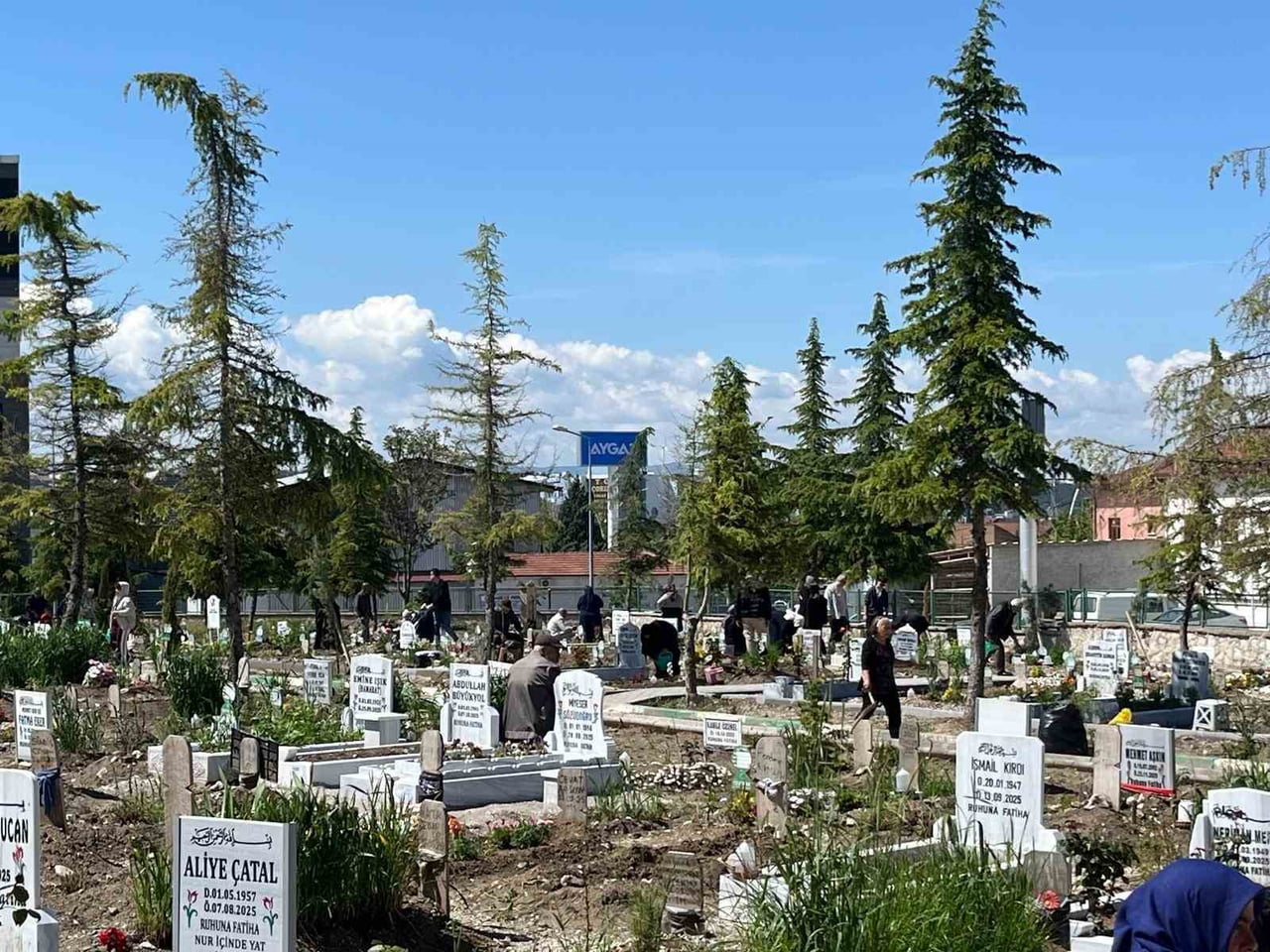 VATANDAŞLAR VEFAT EDEN AİLE BÜYÜKLERİNİ ZİYARETTE BULUNDU