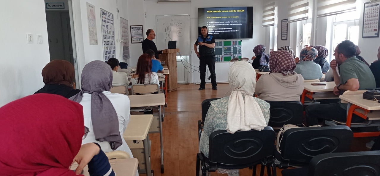 VATANDAŞLARA DOLANDIRICILIĞA KARŞI BİLGİLENDİRME YAPILDI