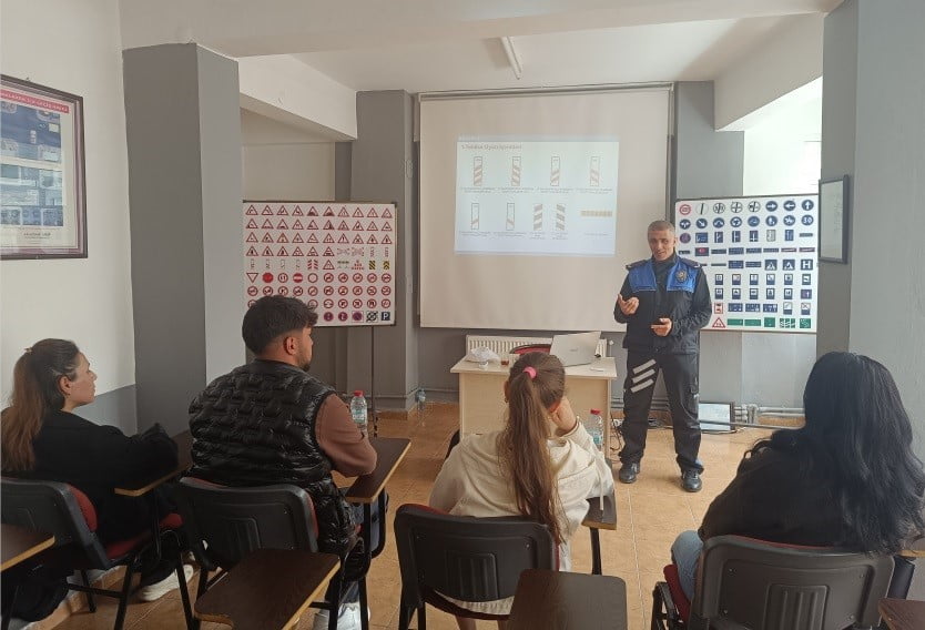 VATANDAŞLARA DOLANDIRICILIĞA KARŞI BİLGİLENDİRME YAPILDI
