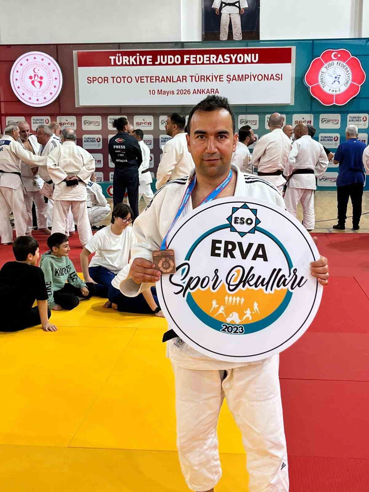 VETERANLAR TÜRKİYE JUDO ŞAMPİYONASI’NA KATILAN KAYSERİLİ SPORCULAR İKİ BRONZ MADALYA...