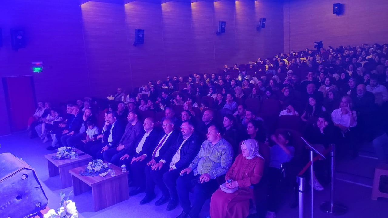 VEZİRKÖPRÜ MİLLİ EĞİTİM MÜDÜRLÜĞÜ MAARİF KOROSU TARAFINDAN 19 MAYIS GENÇLİK KONSERİ PROGRAMI...