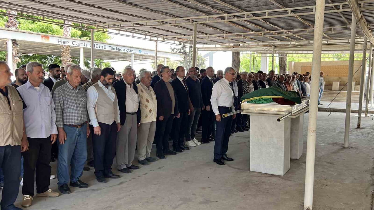 YAĞ FABRİKASINDAKİ PATLAMADA HAYATINI KAYBEDEN İŞÇİ İÇİN CENAZE TÖRENİ DÜZENLENDİ