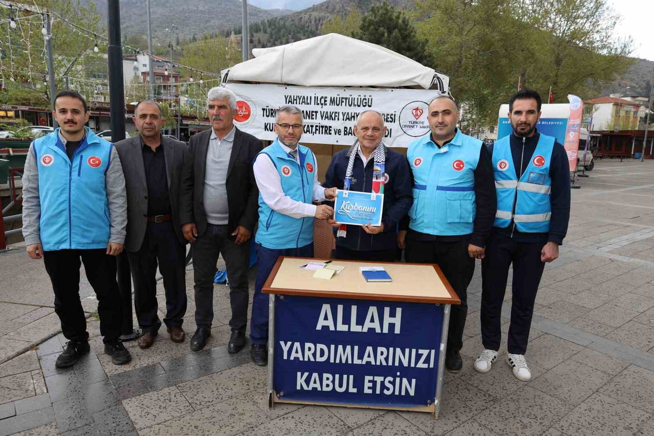 YAHYALI BELEDİYE BAŞKANI ESAT ÖZTÜRK, TÜRKİYE DİYANET VAKFI TARAFINDAN "KURBANINI PAYLAŞ...