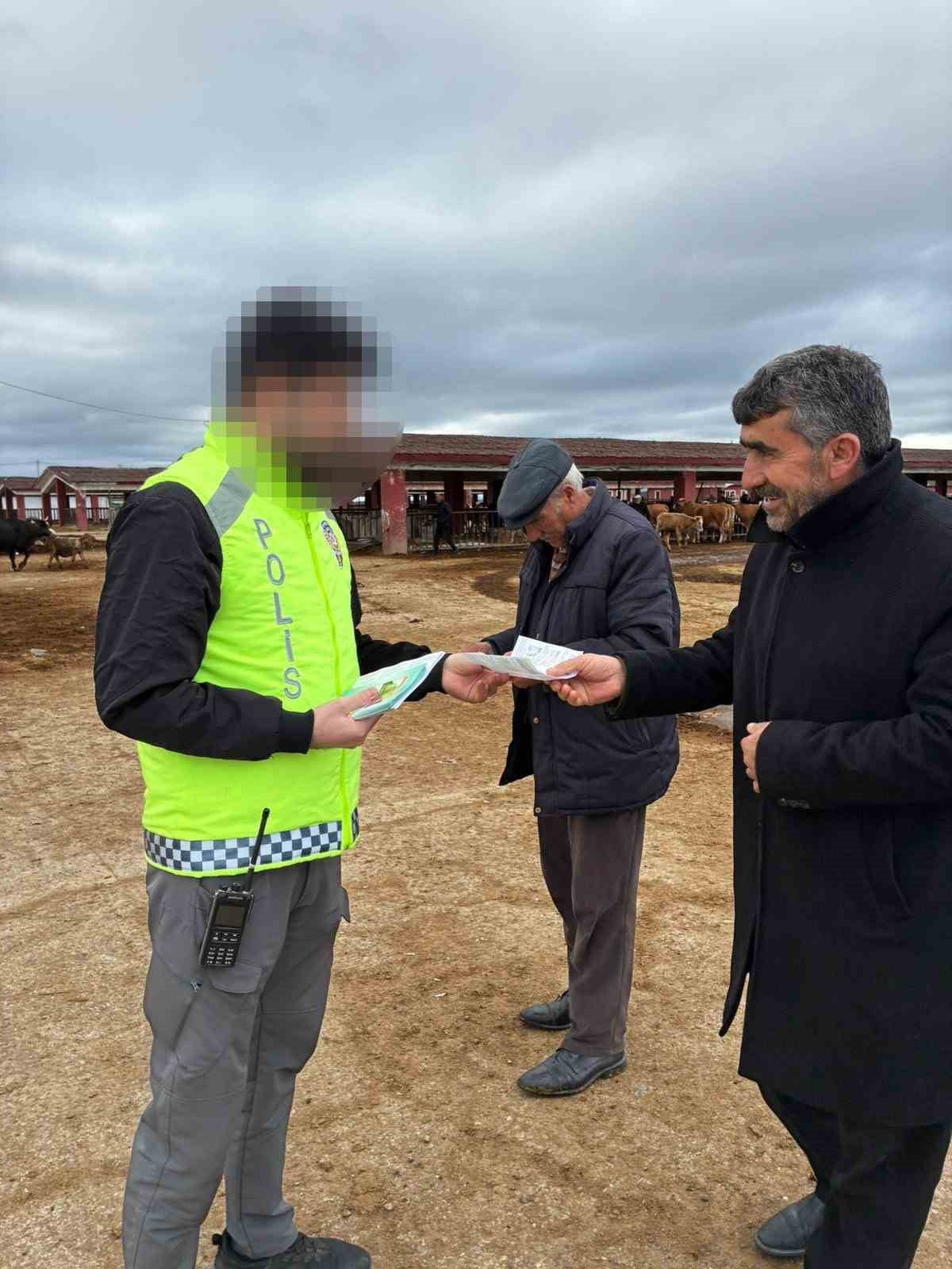 YAKLAŞAN KURBAN BAYRAMI ÖNCESİNDE AĞRI’DA VATANDAŞLARIN HUZUR VE GÜVENLİĞİ İÇİN SAHAYA İNEN POLİS...