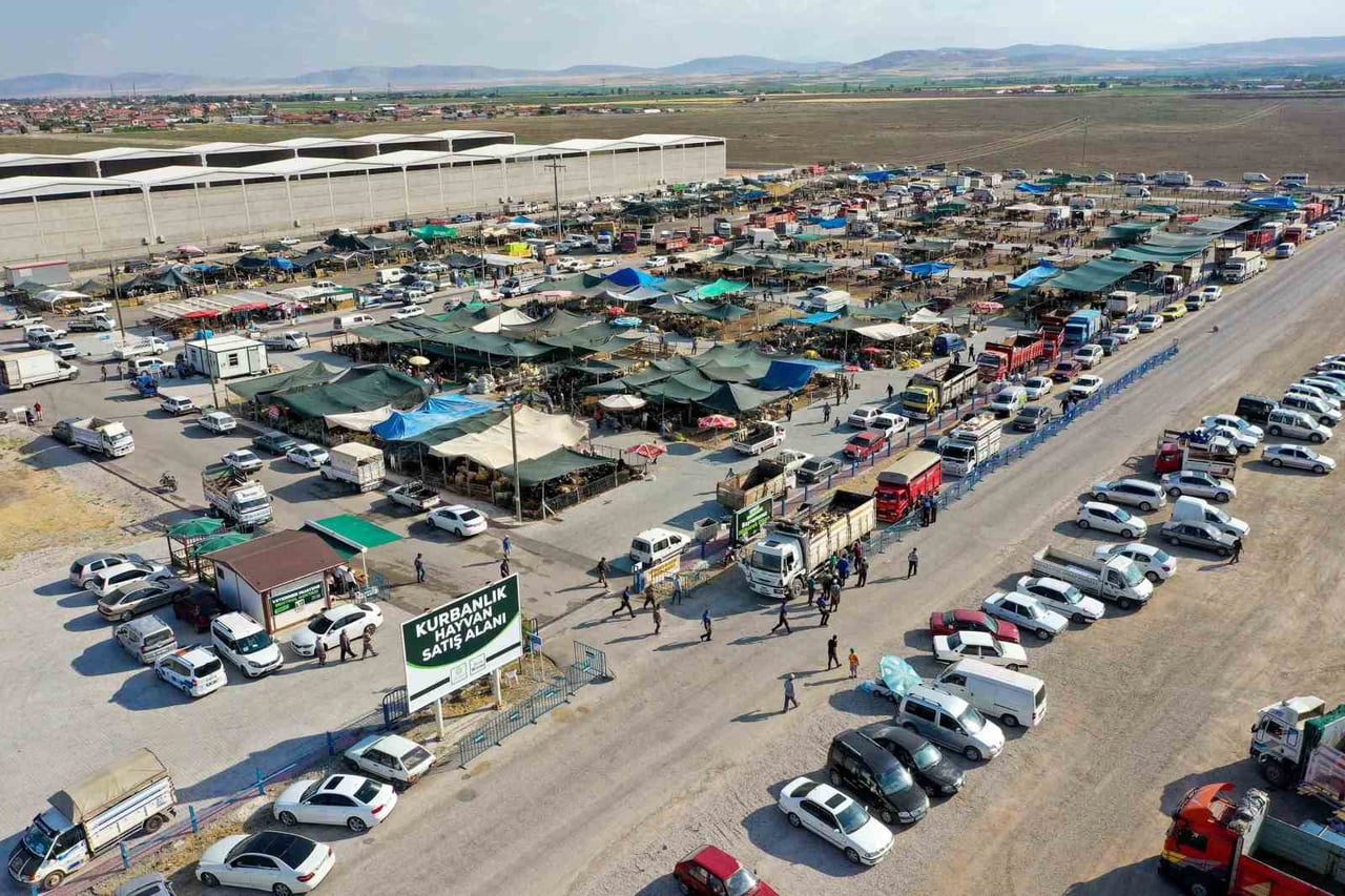 YAKLAŞAN KURBAN BAYRAMI ÖNCESİNDE KONYA’NIN MERKEZ MERAM İLÇE BELEDİYESİ, VATANDAŞLARIN HUZURLU...